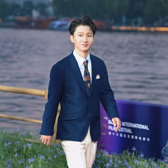 刘筱亭北京走红毯，参加国际电影节，岳云鹏这俩徒弟都很出彩！德云社刘筱亭参加第十六