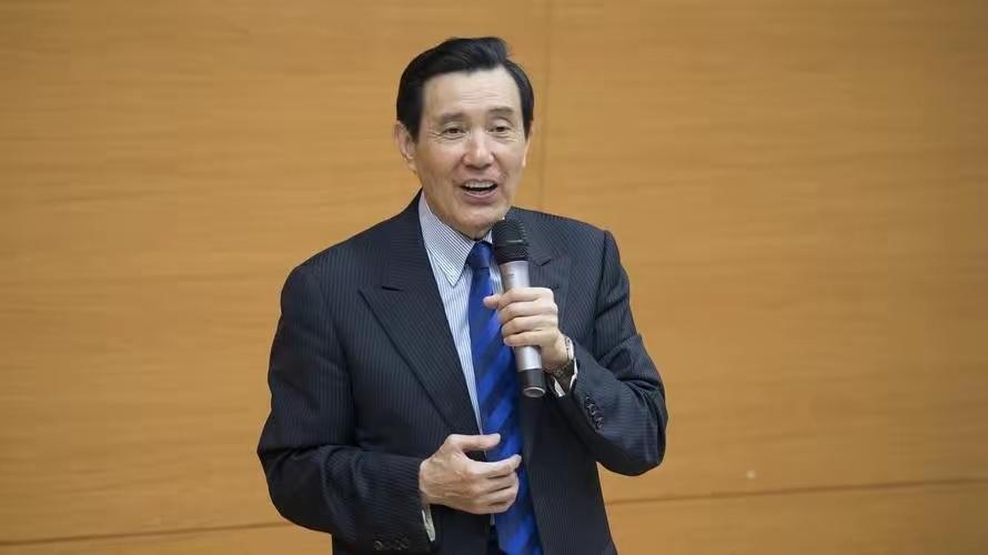 台湾，与香港不同，香港可以实行一国两制，最起码香港没有国民党、民进党……而台湾的