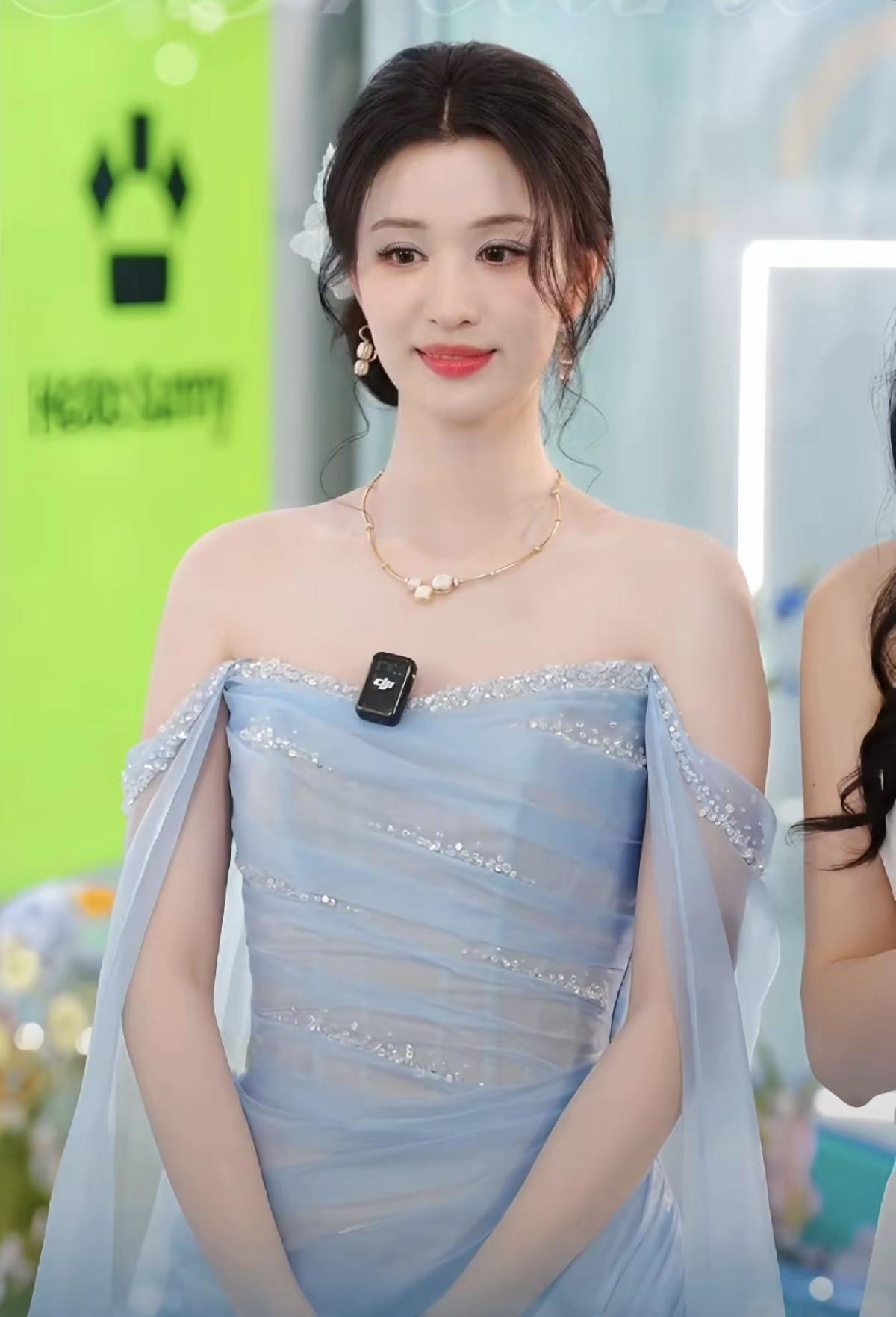 一眼心动的瞬间，是王楚然带来的清冷与温柔撞个满怀[比心]王楚然的“楚”动人心，是