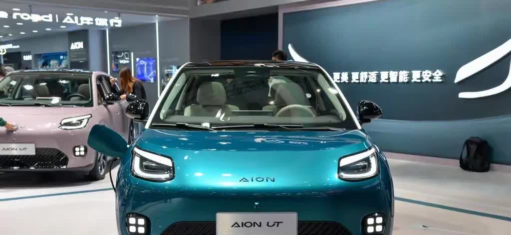 我国最赚钱的车企是：第5名吉利汽车﹣全年盈利53亿元第4名长安汽车﹣