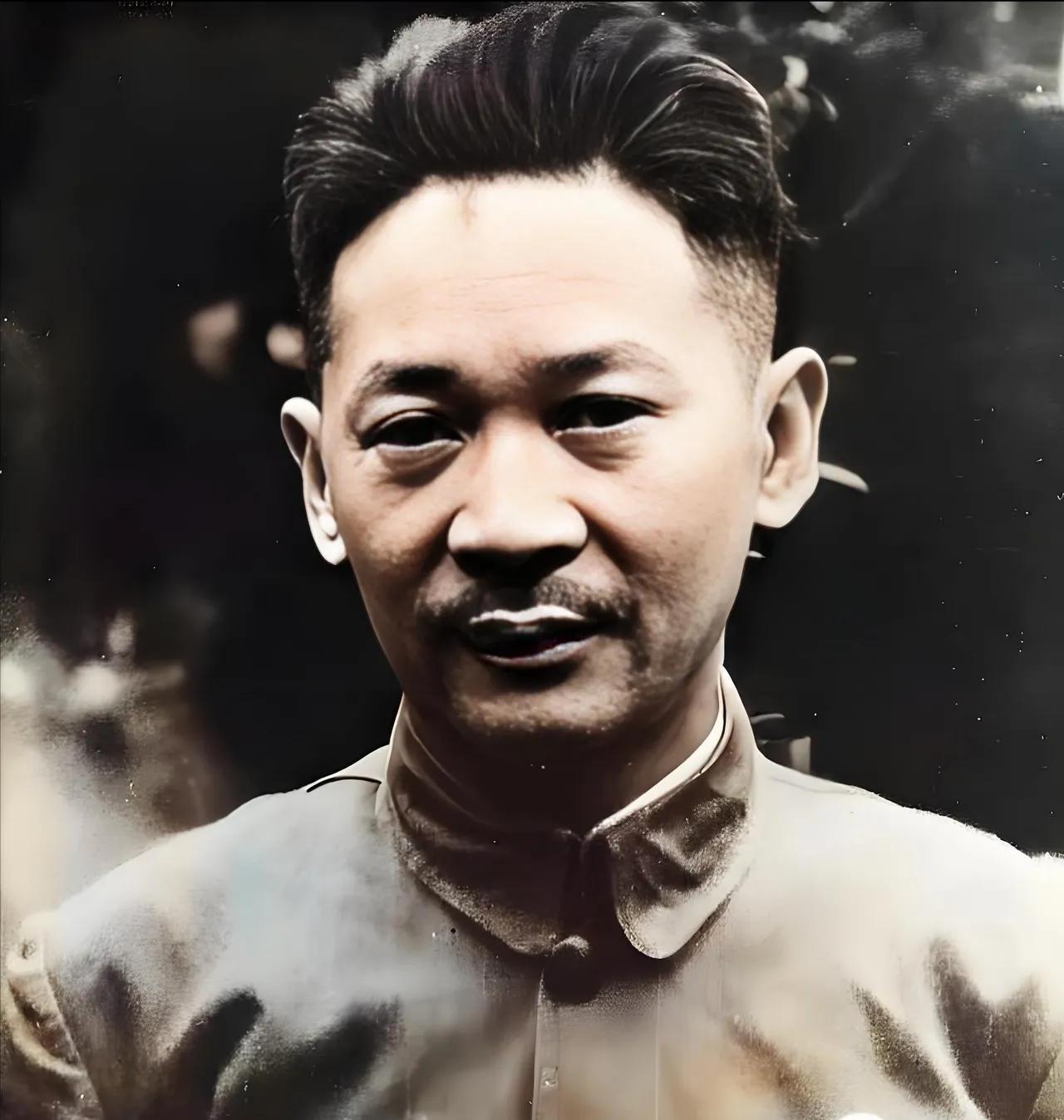 1949年，国军陆军总司令退隐香港，蒋介石许他高官，北京派叶帅等6位大佬轮番请他