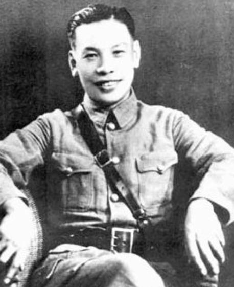 蒋介石刚咽气，比蒋经国只大12岁的宋美龄就想独揽大权。没想到，一向憨厚的蒋经国在