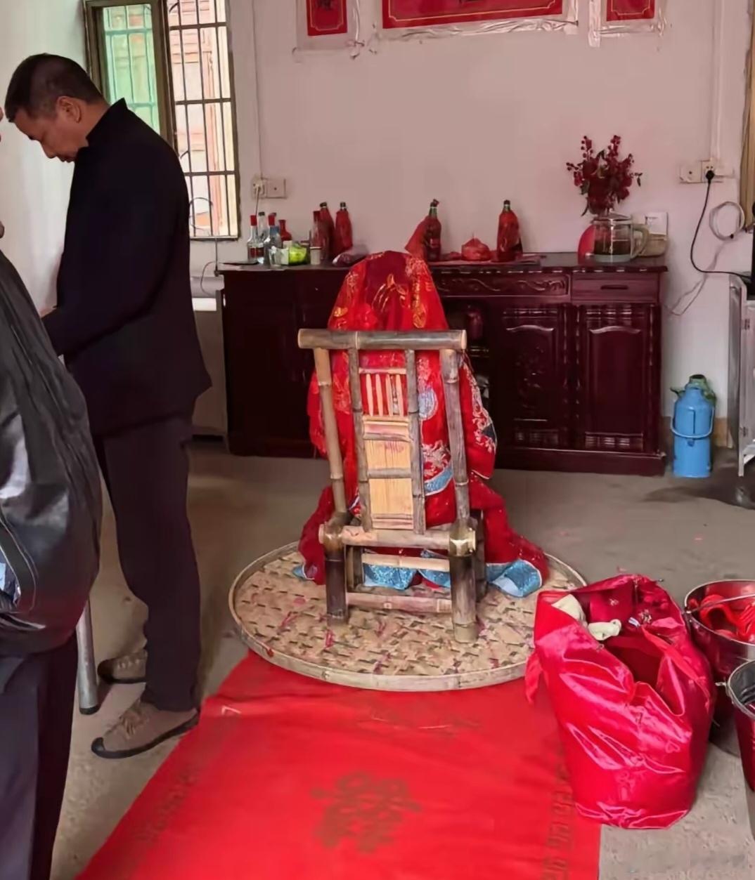 如今还有这种婚礼？知道这哪儿吗？[并不简单]​​​