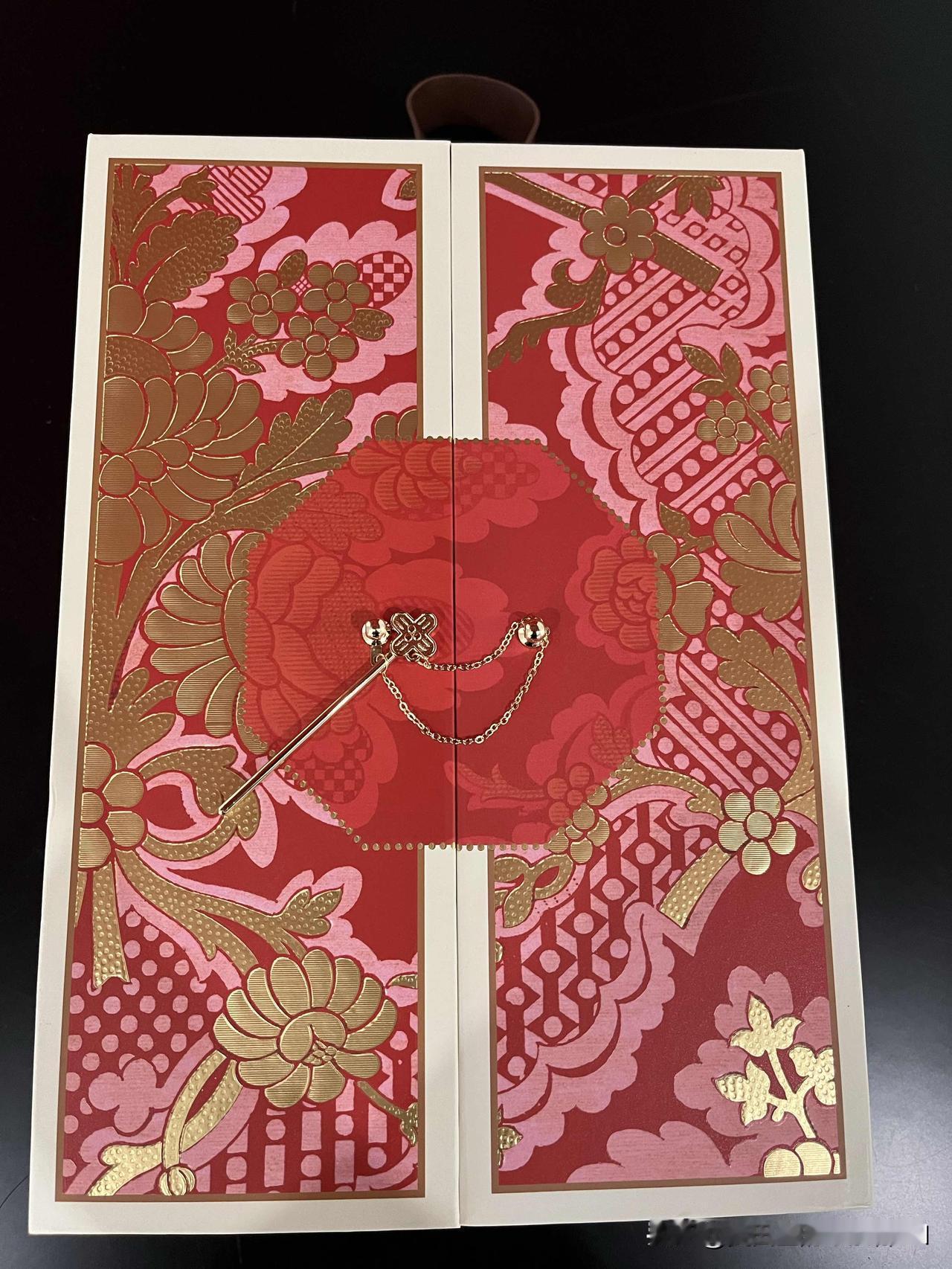 端午节快到了，往年公司福利都是发现金。可是今年效益不太好，每个人只发了一盒粽子
