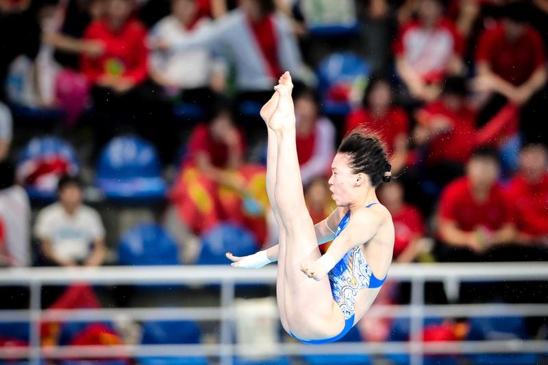 有个事儿，我一直憋在心里不敢说。我觉得陈芋汐穿上国家队的比赛服，压根儿显不出她那