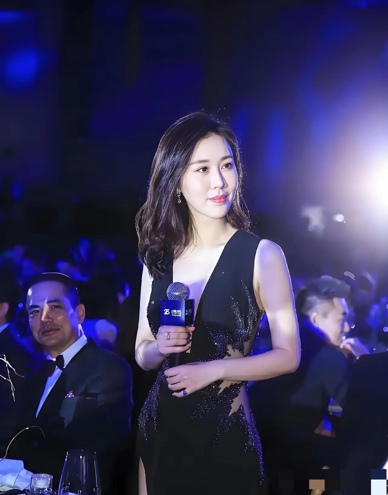 不得不说老王这次是真不给面子，连个场面话都懒得说，直接动手“清理门户”。​