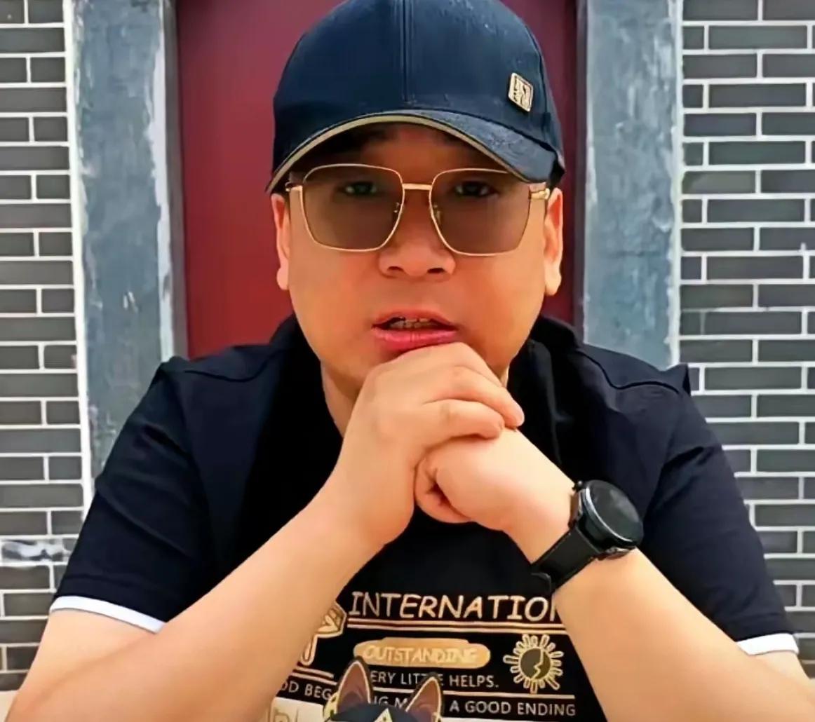 家人们，现在是晚上21点，姗姗看到最近李老师的事真的让人心疼！虽然某些地方没给到