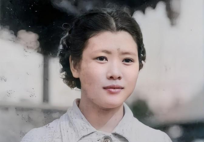 1937年，19岁“游泳皇后”杨秀琼结婚。她提出想避孕10年，丈夫爽快答应。不到