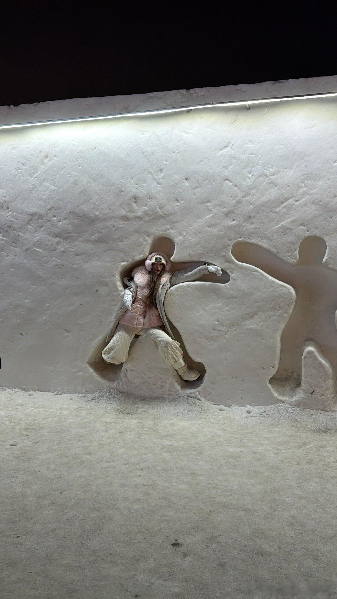 徐艺洋冰雪大世界游玩照来喽徐艺洋到哈尔滨了徐艺洋打卡哈尔滨冰雪大世界