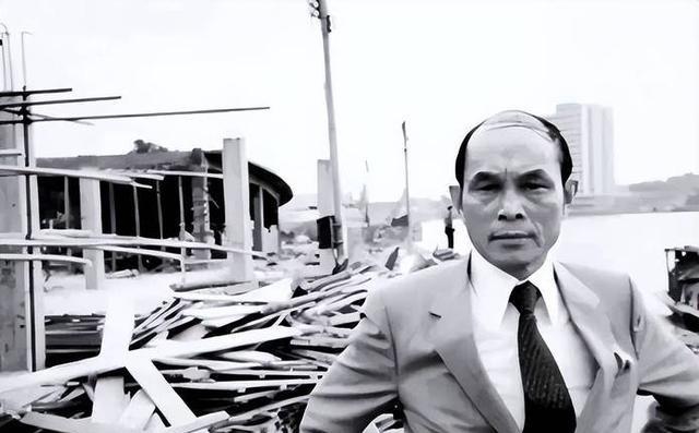 1982年，新开的白天鹅宾馆楼顶被架上了高射炮，霍英东无奈之下找廖承志帮忙，叶帅