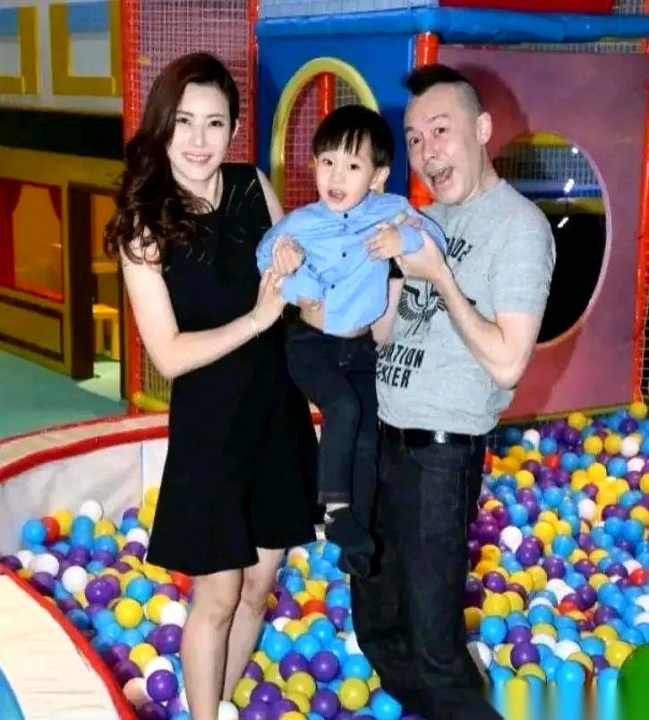 提起到广州定居的香港老牌演员雷宇扬，不少人脑子里早就排好了一出戏。娶了妻子马荔，生了儿子雷庭，连香港