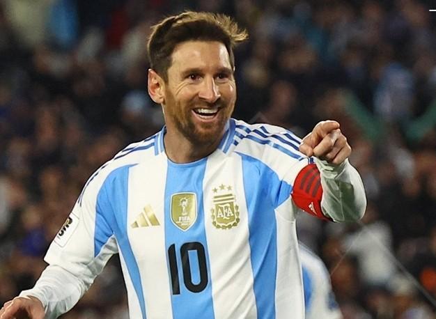 阿迪达斯CEO接受《队报》专访，谈到和梅西的合作，非常自信回答“我们会陪梅西到最