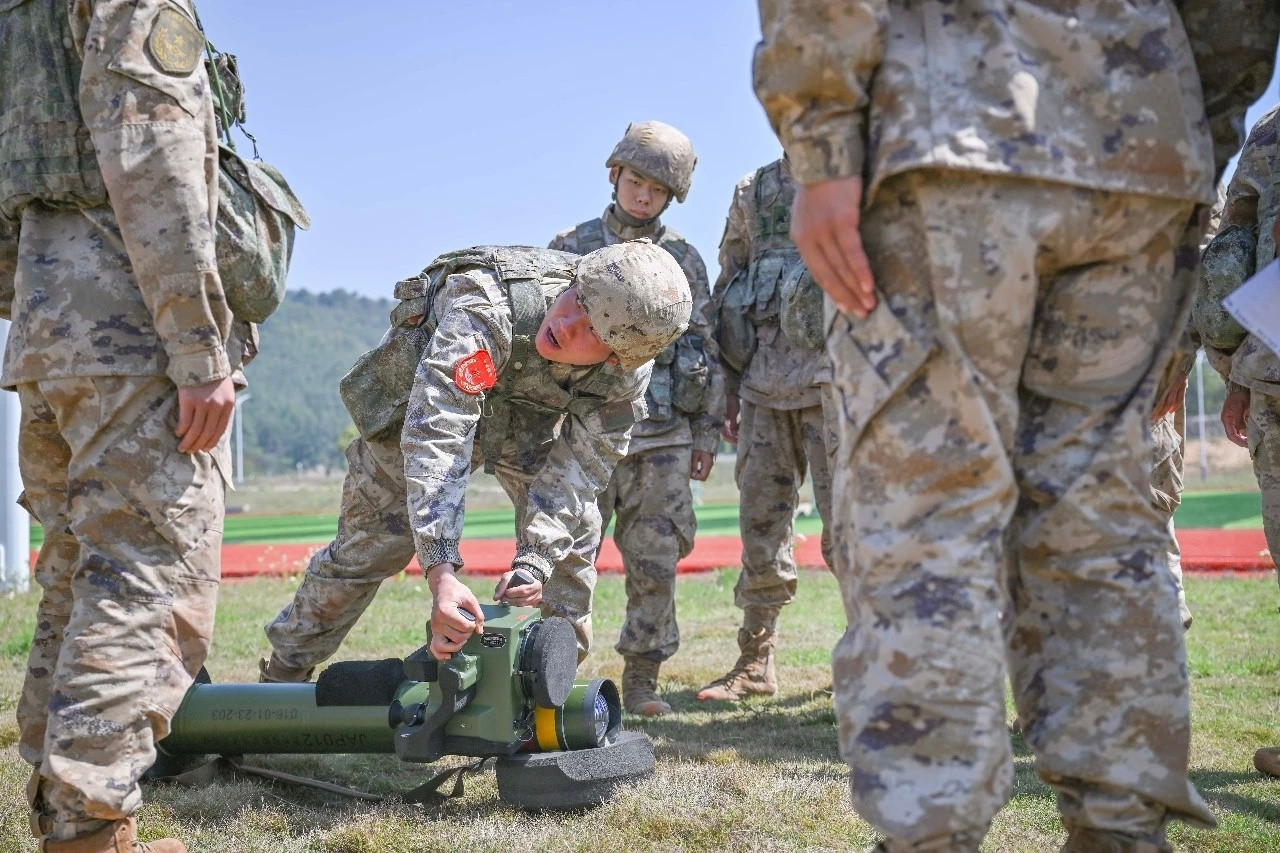 第73集团军某旅多课目“五小”练兵活动，红箭12和QJZ171重机枪出镜（人民前