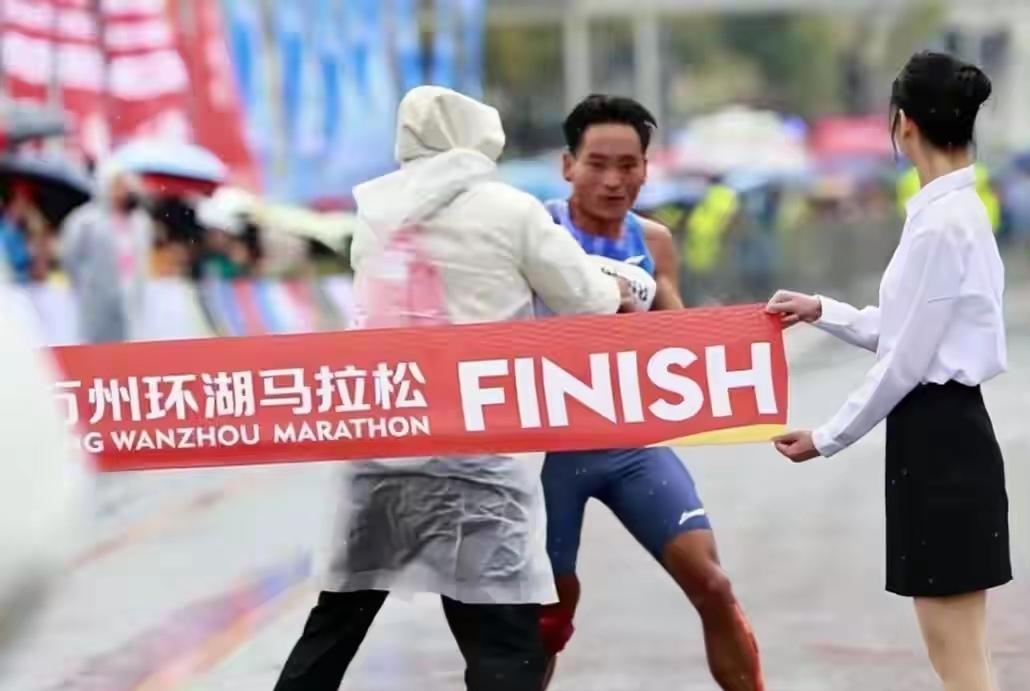 万州马拉松比赛的处罚结果出来了，万州被从重处罚两年不能举办马拉松比赛。这一场闹