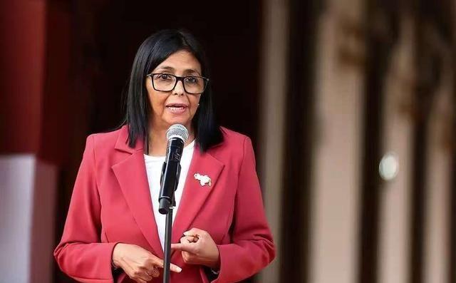 偷鸡不成蚀把米！罗德里格斯如何收拾这场残局？谁能想到，委内瑞拉政坛突然天翻地