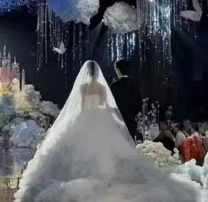 许嵩冯禧结婚热搜刷屏了，大你10岁以上的偶像跟你结婚，你真的愿意吗？许嵩冯禧未公