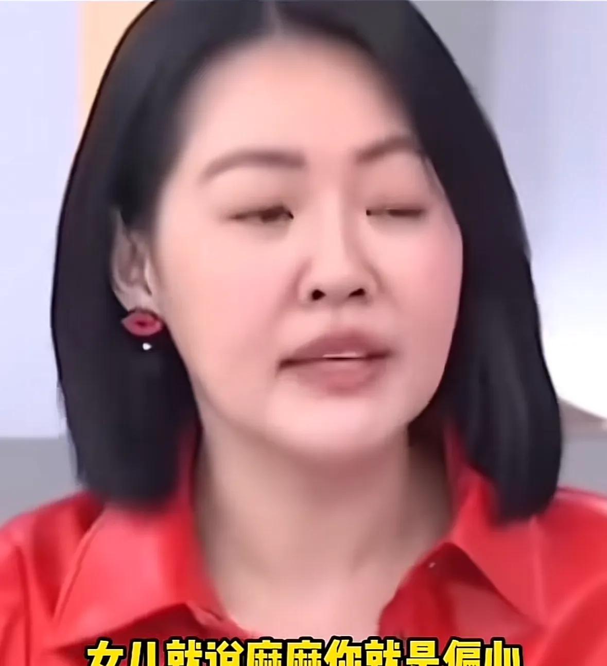 小S在综艺节目上直言不讳，坦言二女儿的降生对她来说只是一团肉，毫无吸引力。月子期