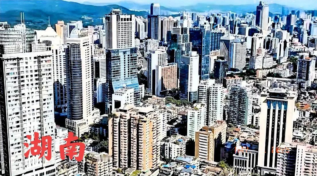 在湖南全省整体发展的表现上，长沙的经济发展中等偏弱，岳阳的发展较强，但不是太强，