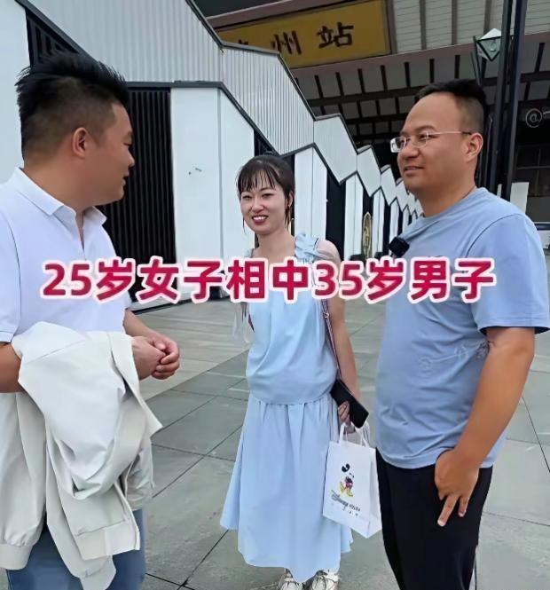 安徽25岁女生从事美甲行业，学历普通，常年和各类顾客打交道，为人通透果敢。经媒人