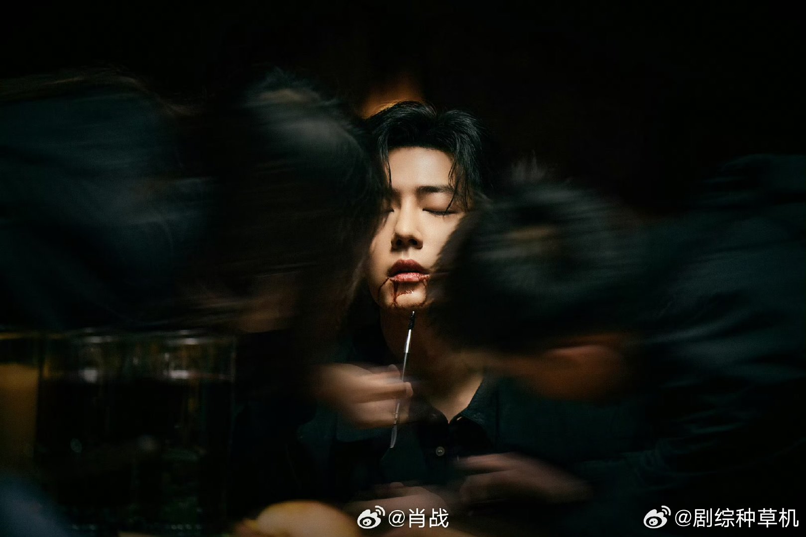 肖战齐夏补妆照肖战齐夏闭眼补妆照肖战齐夏闭眼补妆照，所有人感受这张照片！