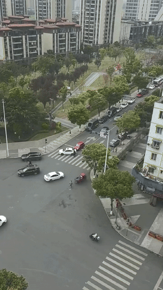 俩大哥的吵架升级版[捂脸哭][捂脸哭][捂脸哭]