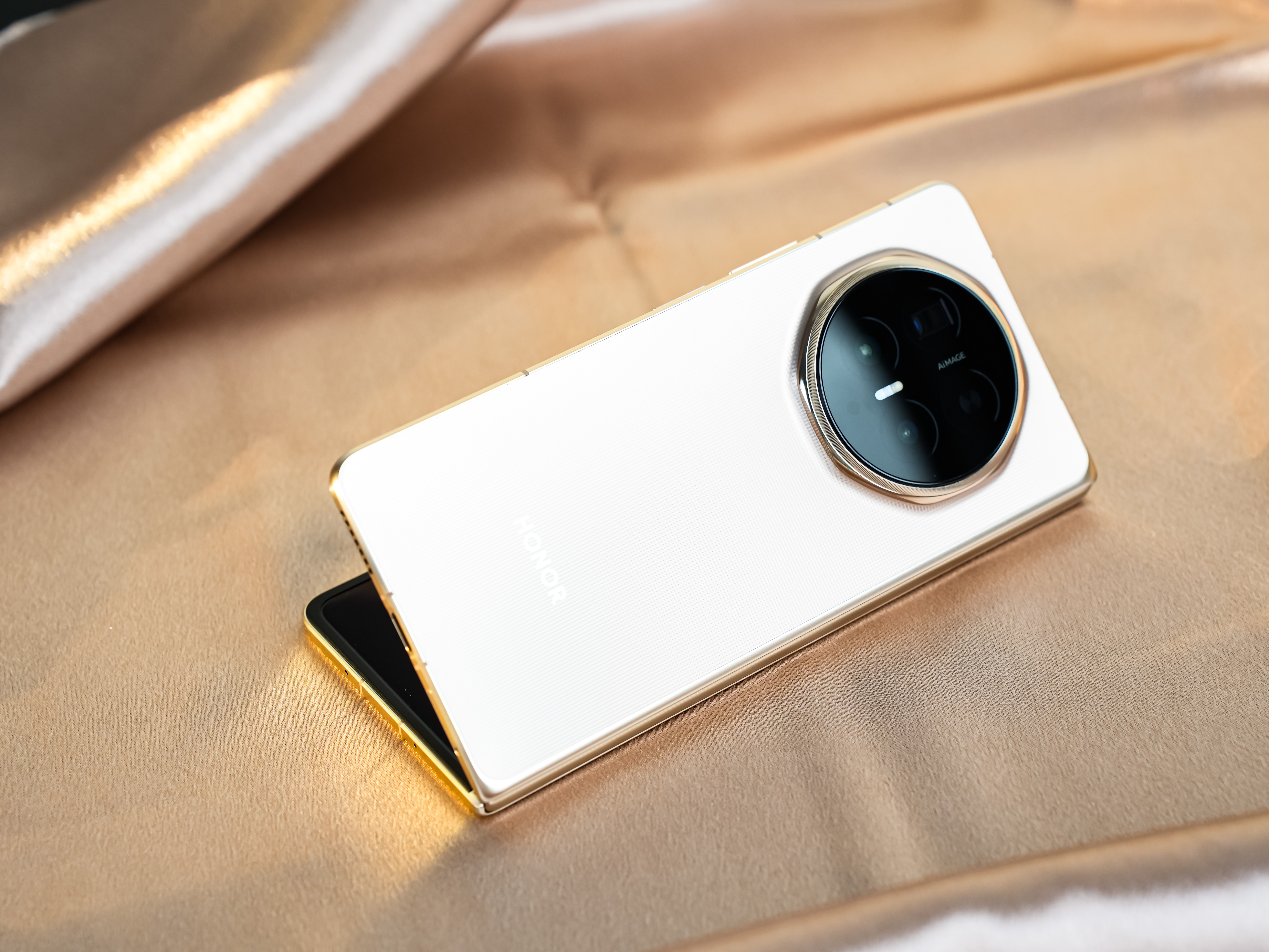 等iPhoneFold还是选安卓折叠屏直板iPhone什么样，折叠屏就是什么样