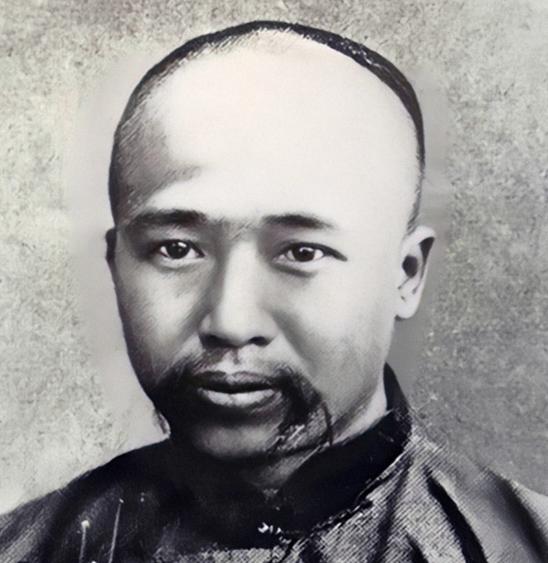 1927年，康有为奄奄一息，临终前，他拥着年仅22岁、娇艳欲滴的六姨太阿翠，低声