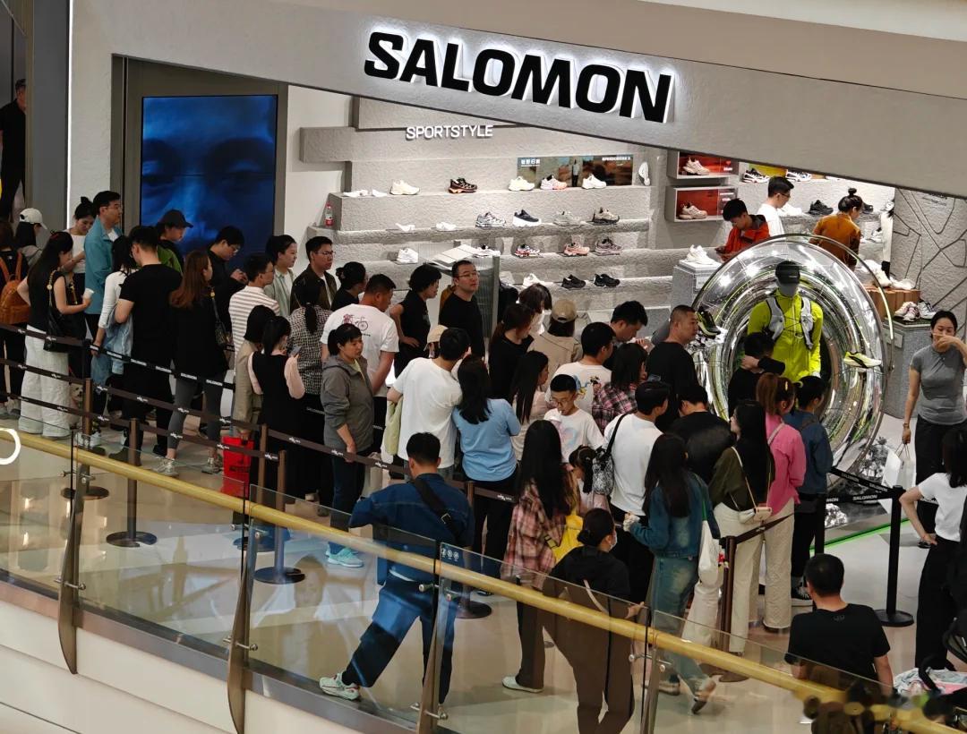 利率越降，存款越猛；消费越省，折扣越香当下两个扎心现实，正在重塑普通人的钱袋子逻