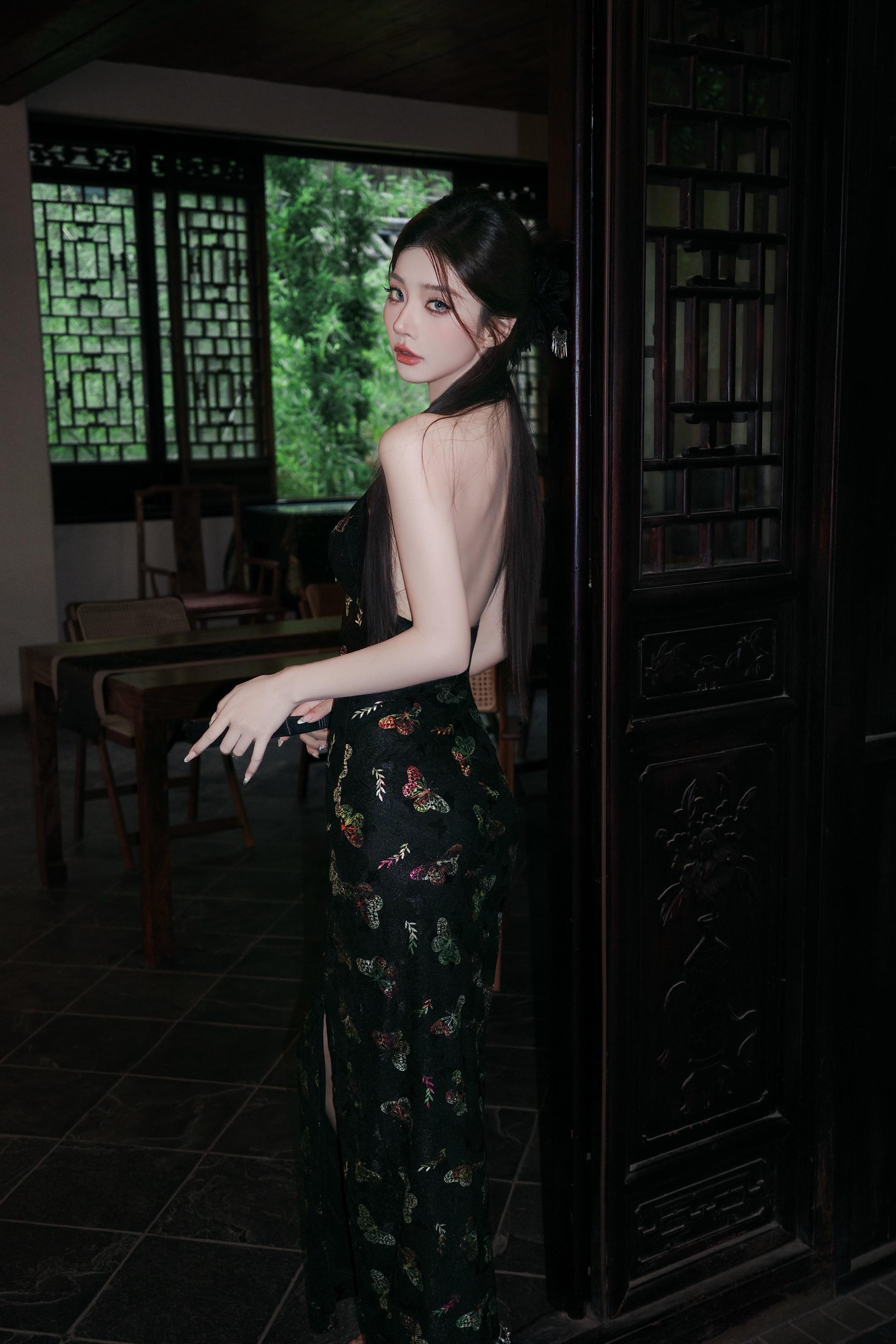旗袍。