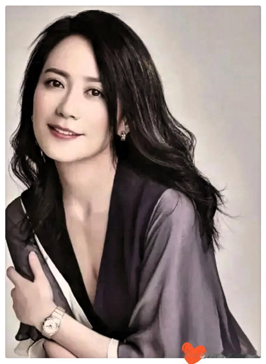 俞飞鸿！给所有五十多岁的女人提了个醒。那就是人如果上了年纪，不但要瘦，更重要