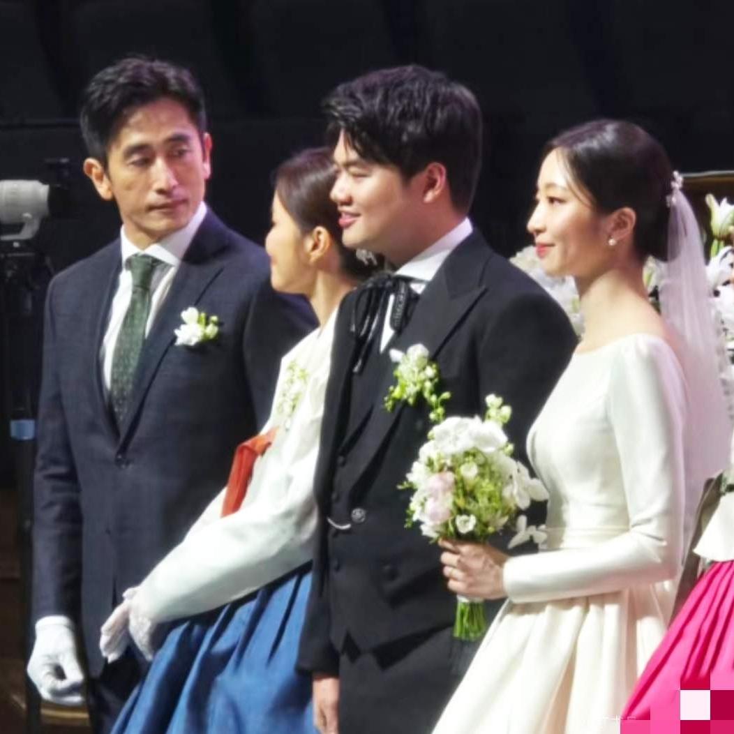 要不是看到车仁表儿子结婚的新闻，还真不知道他已经60岁了，妥妥的老头年龄。