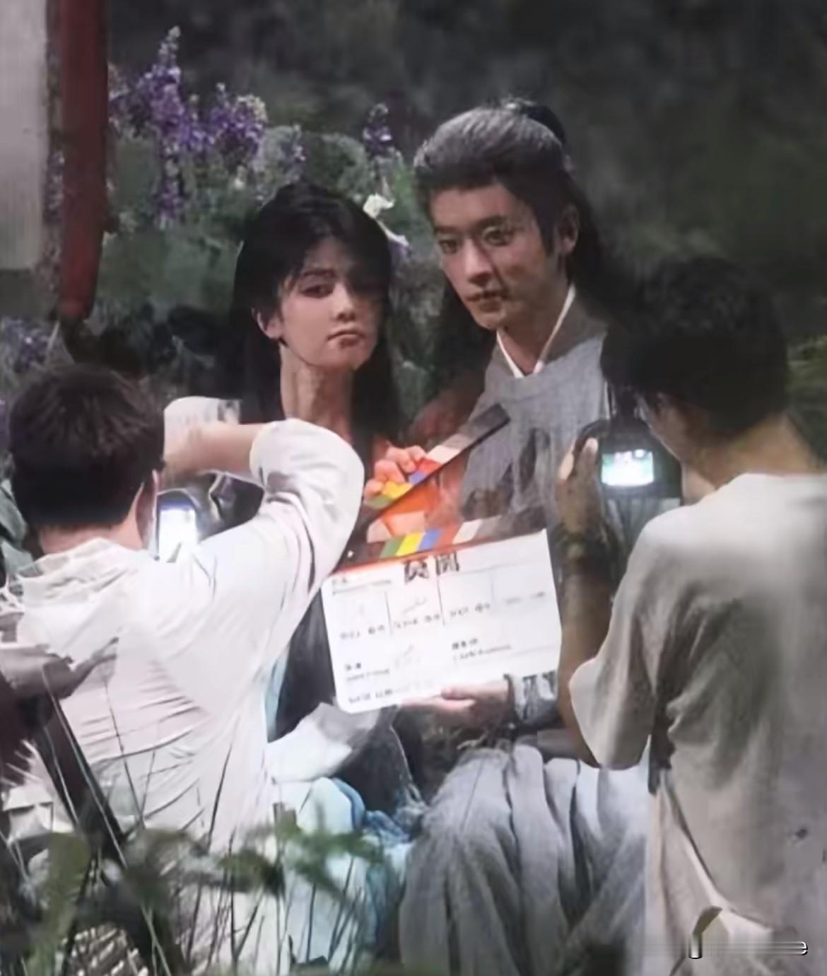 10月4日，白鹿丞磊《莫离》杀青，被两人的杀青造型圈粉了，很适合他们俩！看完才