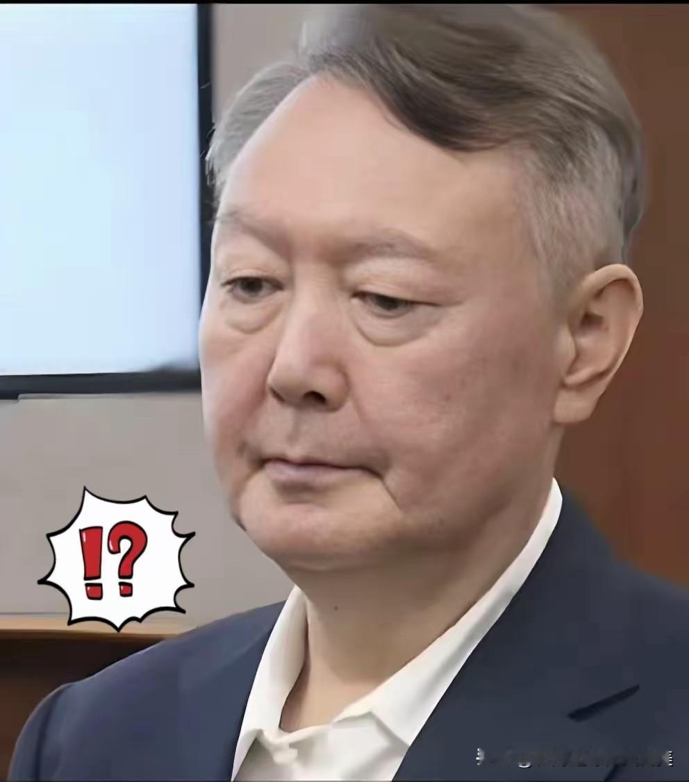 尹锡悦藏了85天，还是站到了首尔中央法院的被告席上9月26日早上8点，他穿