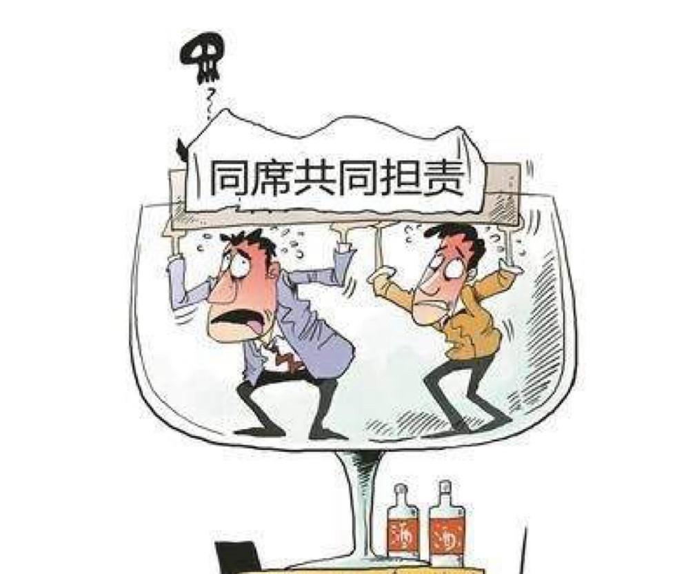 湖南浏阳，男子听说同村村民在酒店举办乔迁宴，就混进去蹭吃蹭喝。村民发现后，也不好