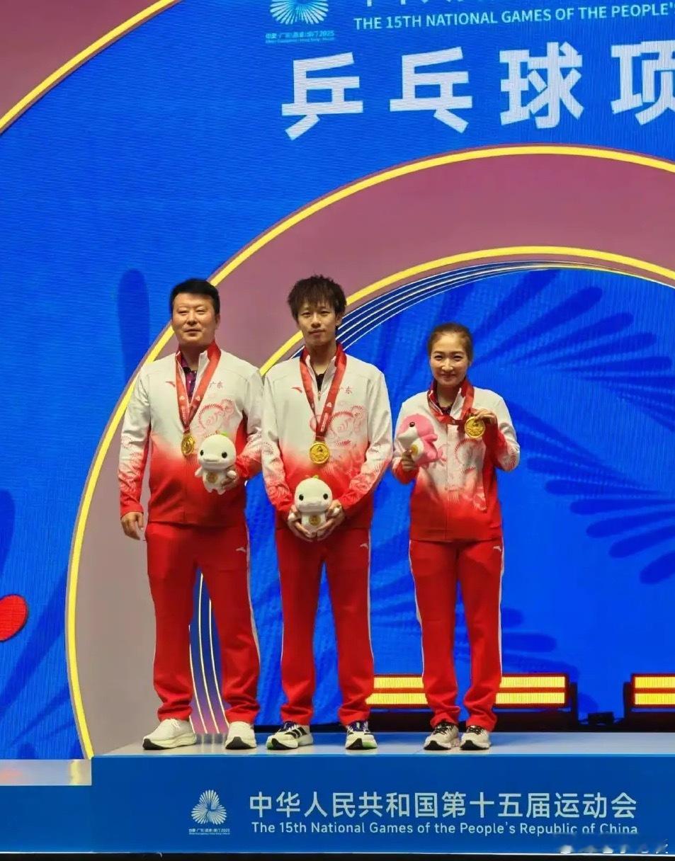 也为你喝彩林高远！！！恭喜拿下自己的第一枚混双金牌！！！去年经历父亲重病，今年