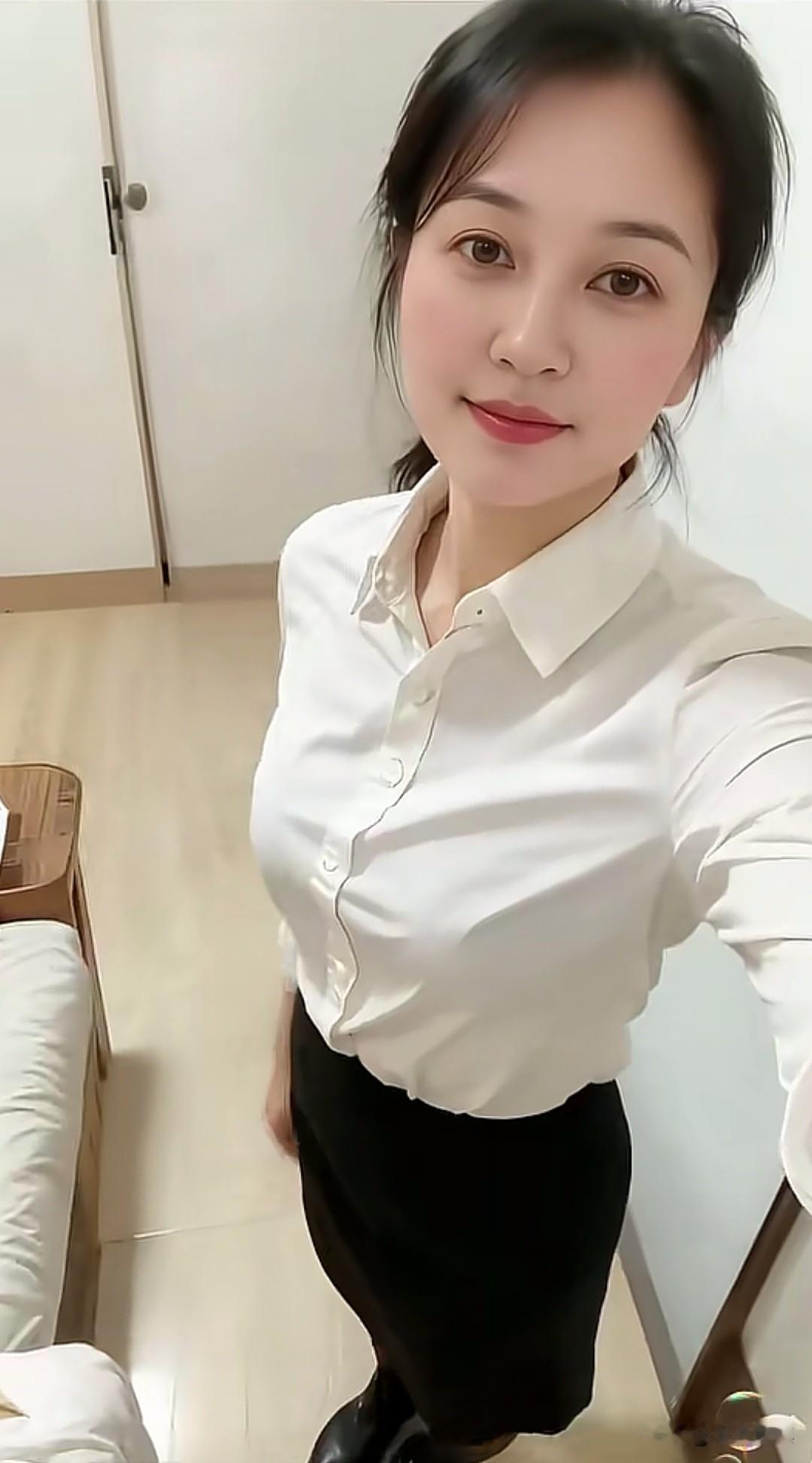 唉！感觉现在活着特别的累以前工作累我是没问题的我完全可以承受的了心累，别人