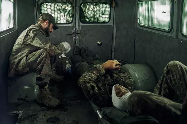 乌克兰大量的伤兵去哪了？其实很多时候乌克兰都有大量的伤兵，可是乌克兰现在缺医少