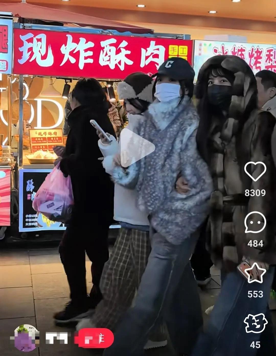 夜市偶遇虞书欣这是怎么看出很瘦很好看的莫不是看成旁边的小姐姐了