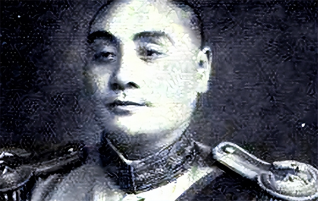 1935年，刘湘当上了四川省主席，妻子周氏觉得跟丈夫差距太大，没办法陪他在官场沉