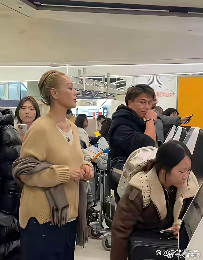 宁静也是真够折腾这头发的，都短成那样了，还非得扎个小辫儿！姐真是越上年纪越叛逆啊