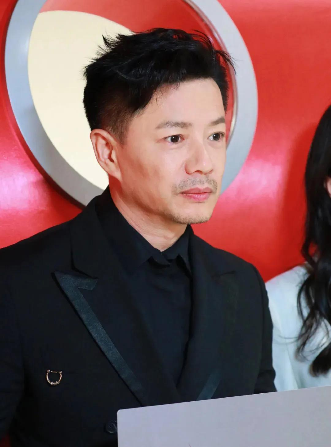 段奕宏，在《扫毒风暴》里是个好警察，在家庭是个好丈夫。他和妻子选择丁克生活，是因
