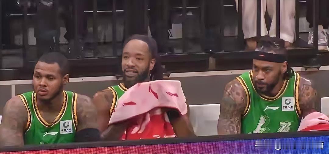 不知道友友们发现了吗？主场惨败广东队，辽篮暴露出了一个非常大的问题。辽粤大战以