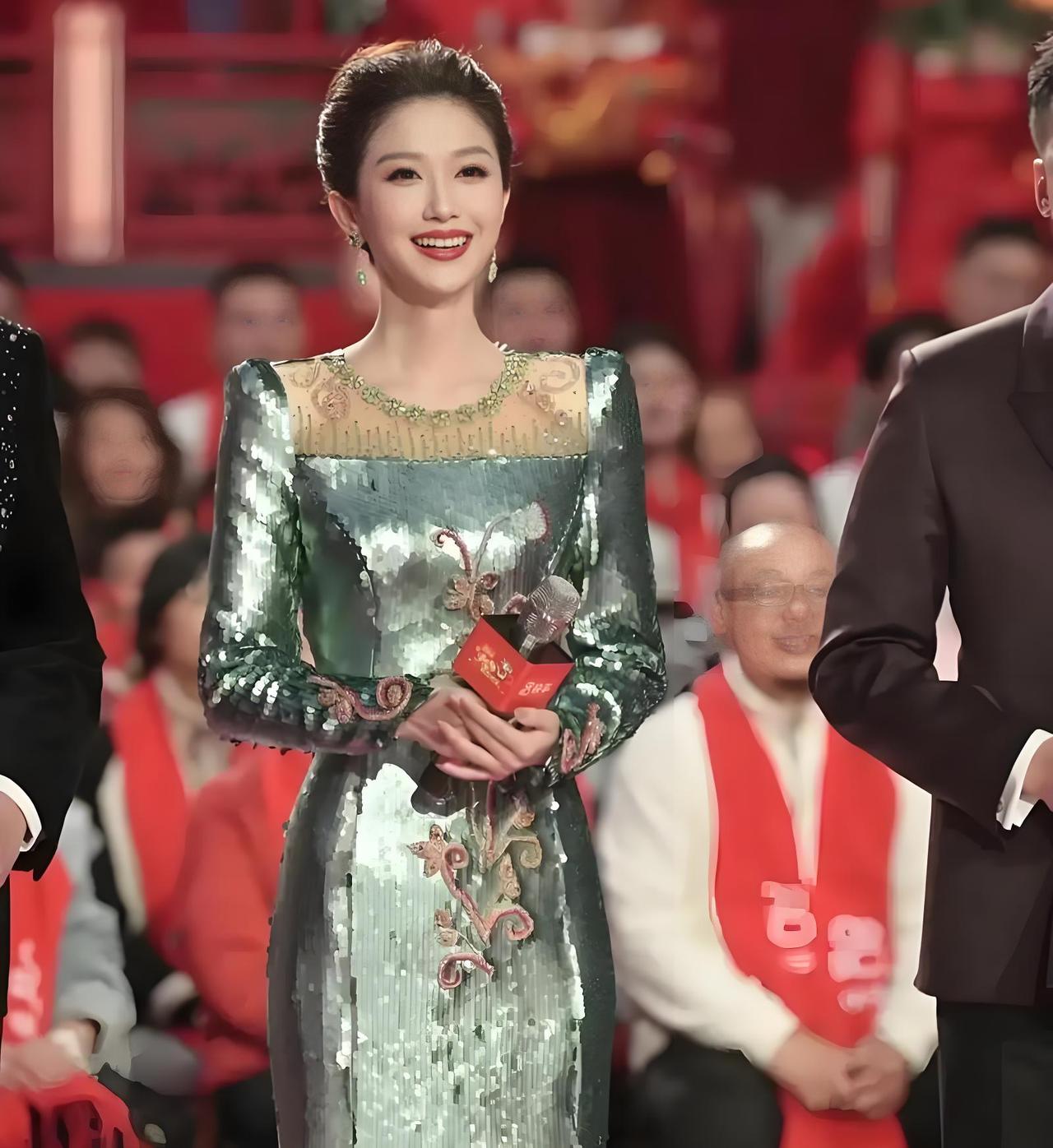 春晚主持仅93斤？得知真相，我不羡慕了。2月18日，刘心悦自曝体重