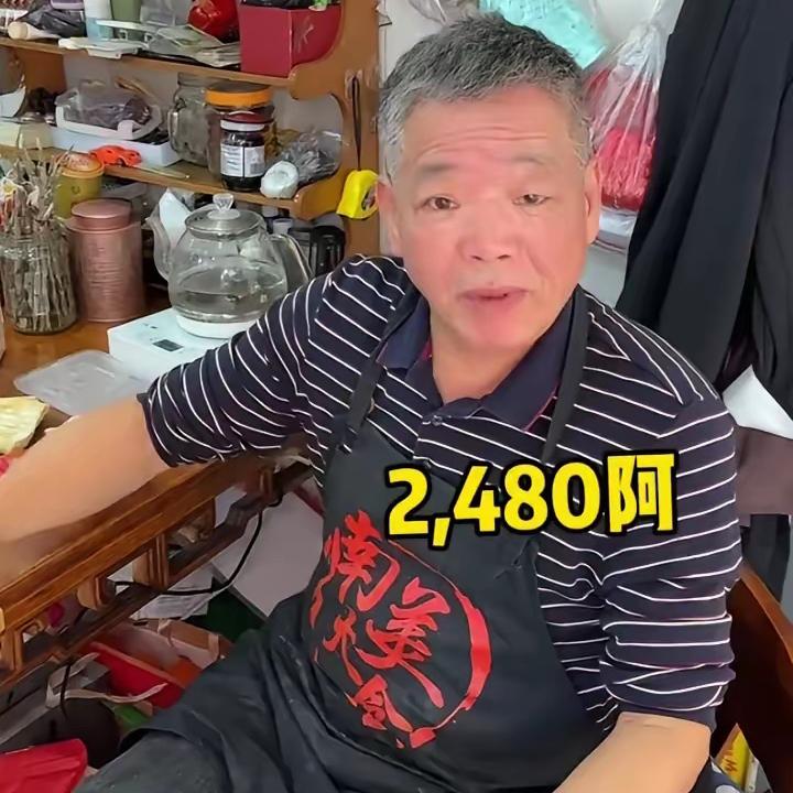 天价猪肚汤，你想尝尝吗​大家有没有看过这样的视频，汕头有位大爷卖猪肚汤，有很多