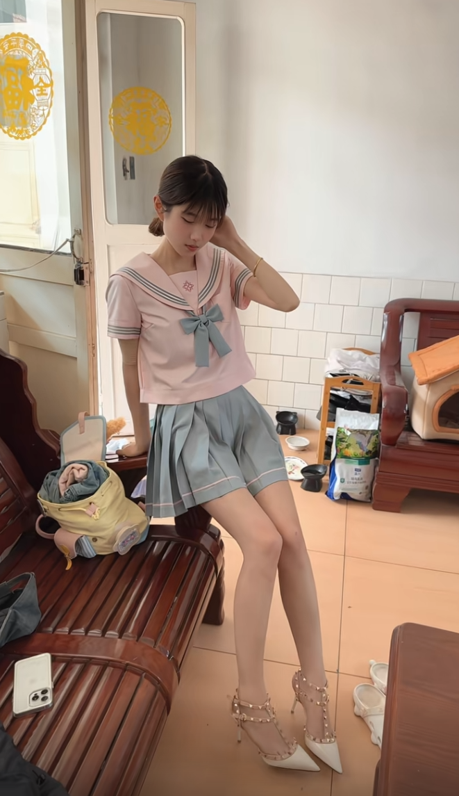 表妹回来了，给她买双鞋子，搭配吗？