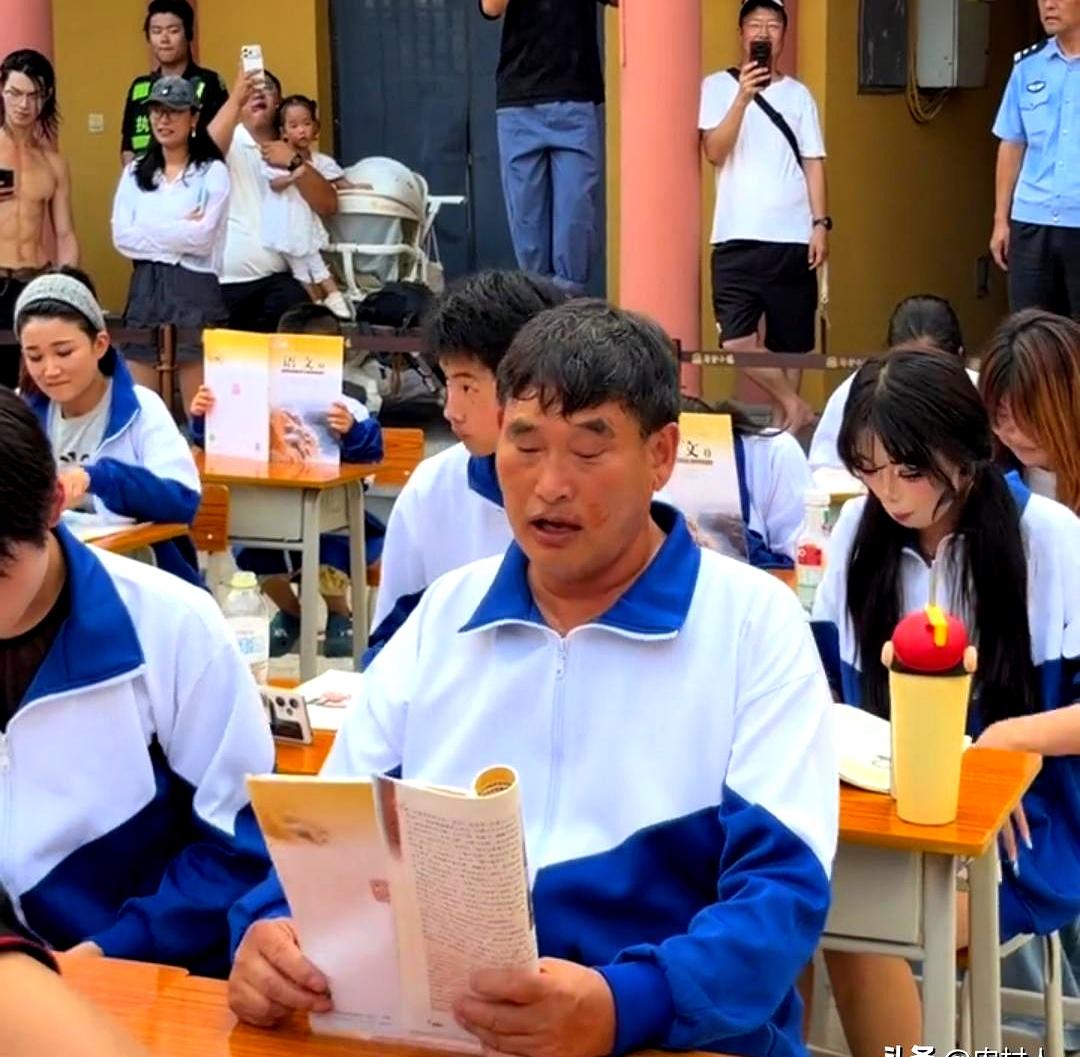 大衣哥这是背着咱们偷偷报了什么“百变小樱”进修班吗？一天换八百个出场皮肤，这次