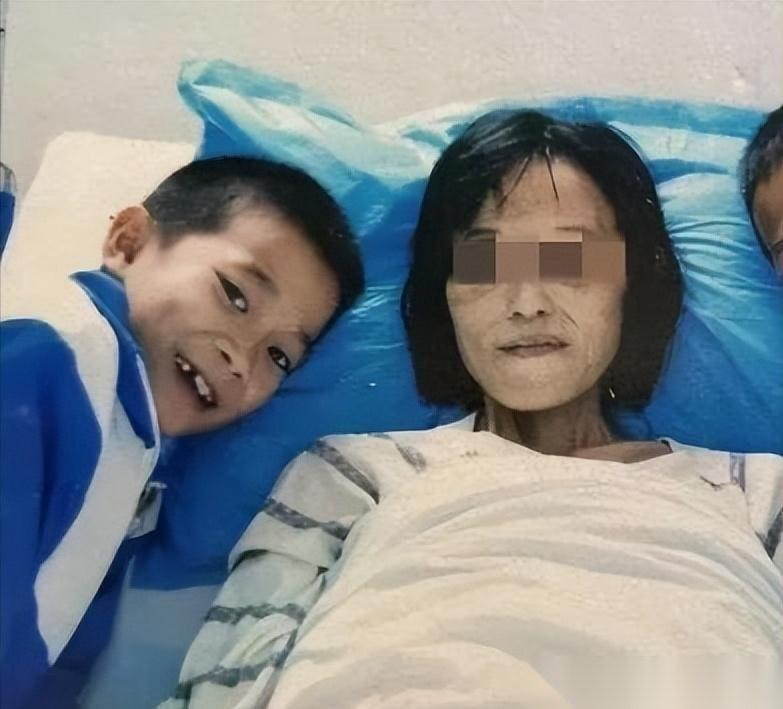 2016年，湖南一单亲妈妈身患癌症，临终前打算将11岁和8岁的儿子托付给亲戚，谁