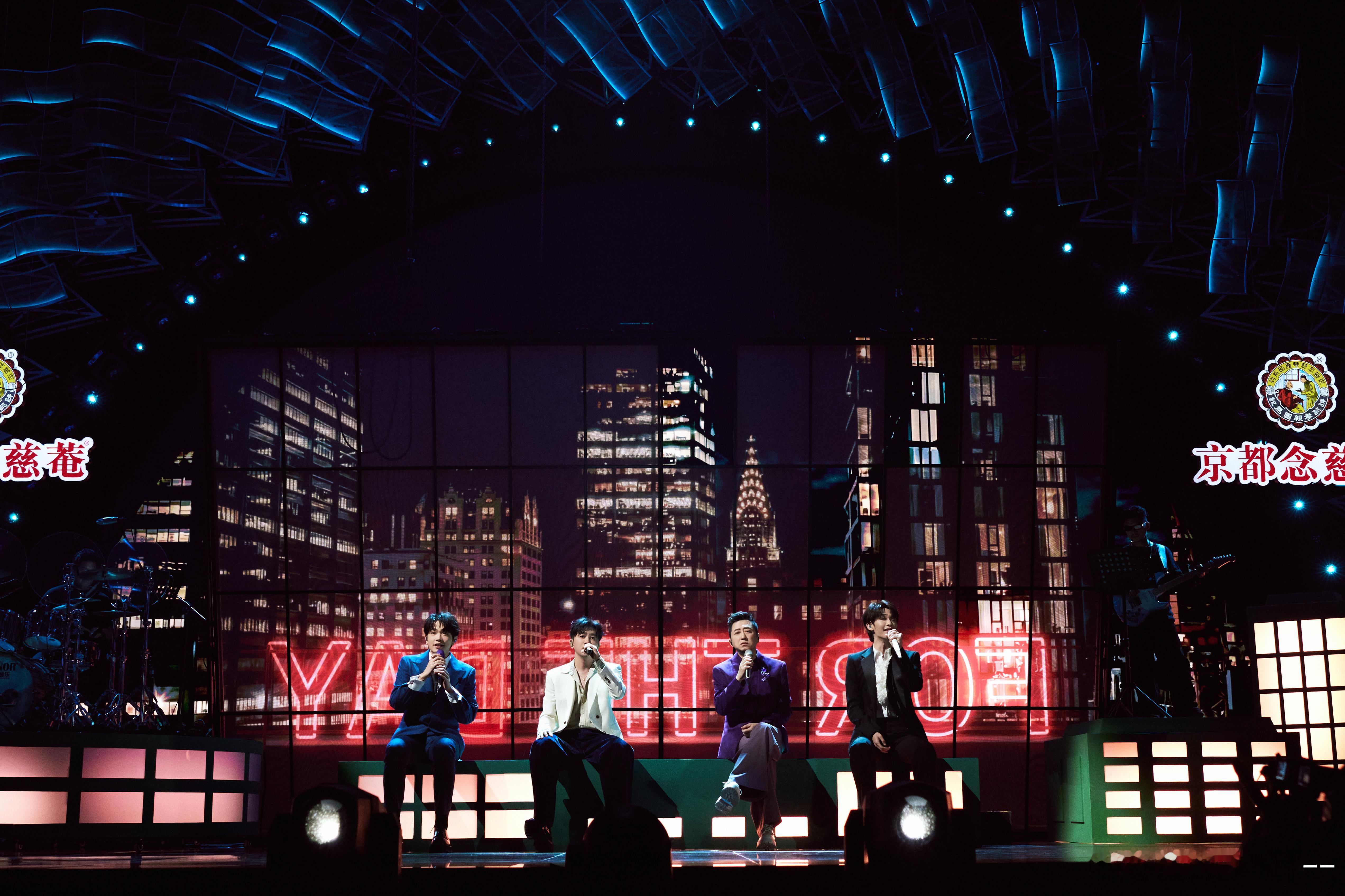 难以想象苏有朋比他们大了20岁岁月在苏有朋身上是停止了吗？和年轻爱豆站在一起完