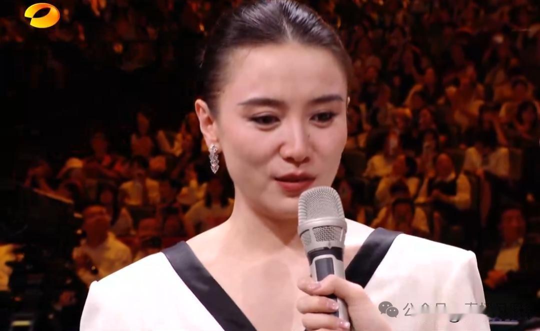 第33届中国电视金鹰奖在长沙揭晓，宋佳凭借《山花烂漫时》中“张桂梅”一角，首次斩