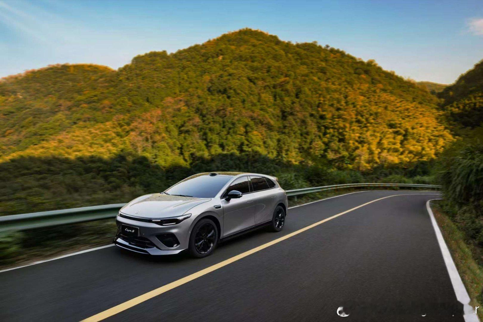 哇，紧张。零跑Lafa5都出Ultra版本了。在工信部的申报目录里，这车的